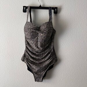 Niptuck Multiple Cup Women’s swimwear, Size 8, Navy Blue Printed, Pre-owned